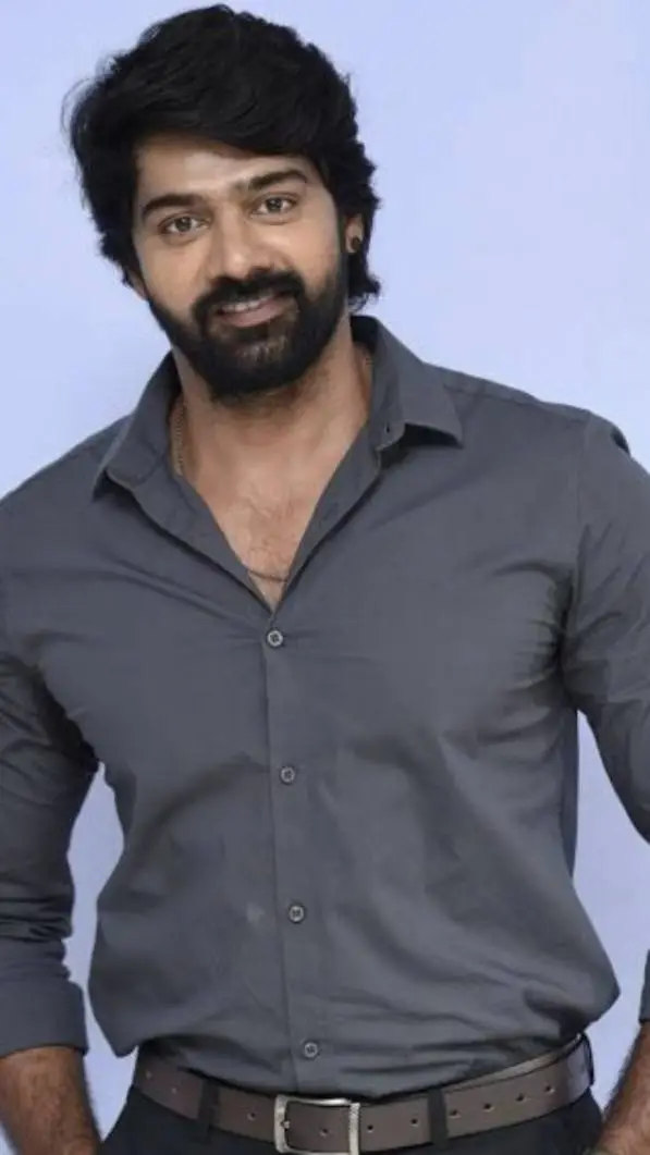ai character: Naveen Chandra background