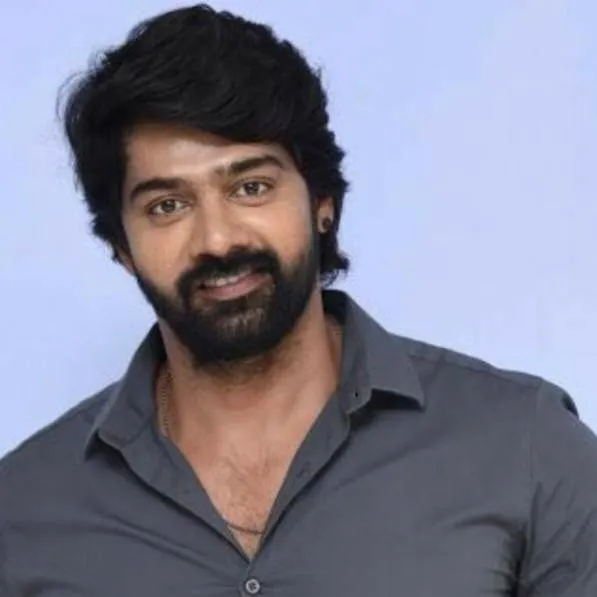 chat with ai character: Naveen Chandra
