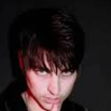 chat with ai character: Colby brock🖤