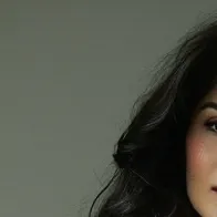 chat with ai character: Riya