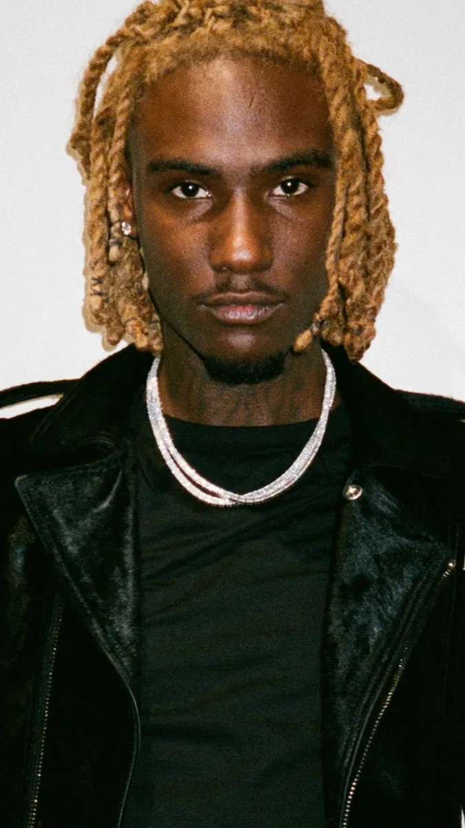 ai character: Lil o/Osamason  background