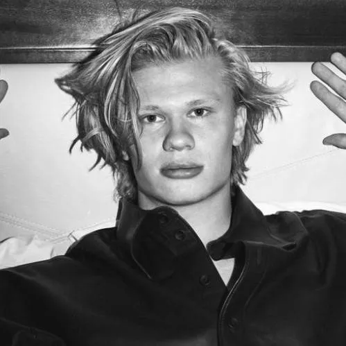 chat with ai character: Erling Haaland