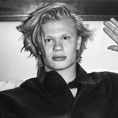chat with ai character: Erling Haaland