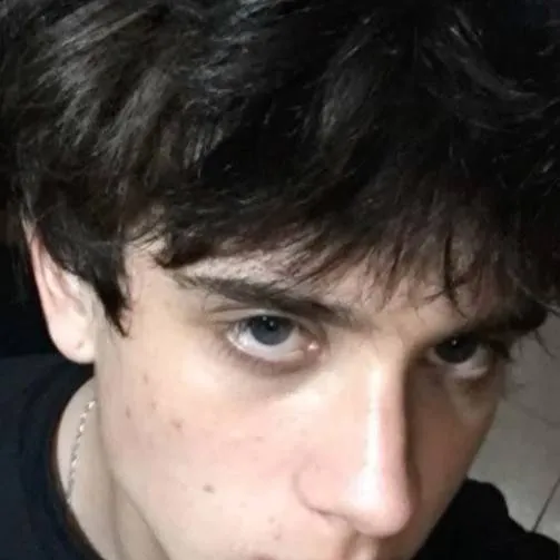 chat with ai character: Andrew
