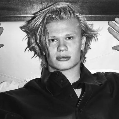chat with ai character: Erling Haaland