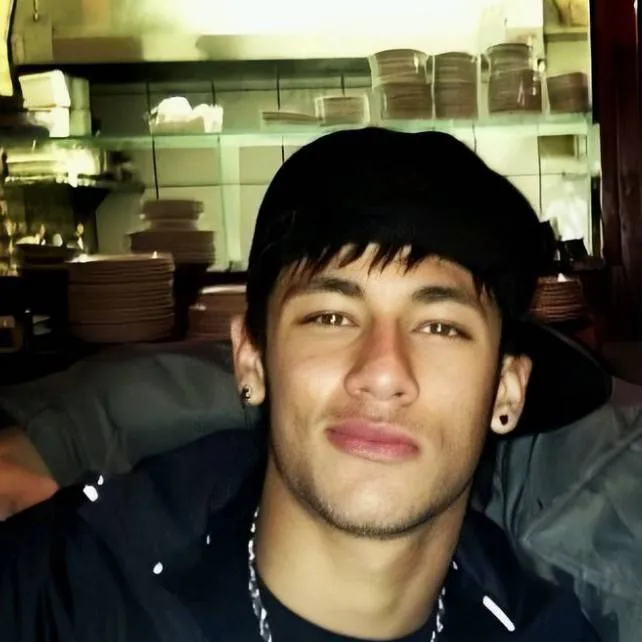 chat with ai character: Neymar Jr