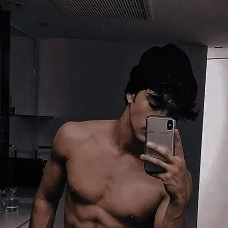 chat with ai character: sexy i Phone stud 