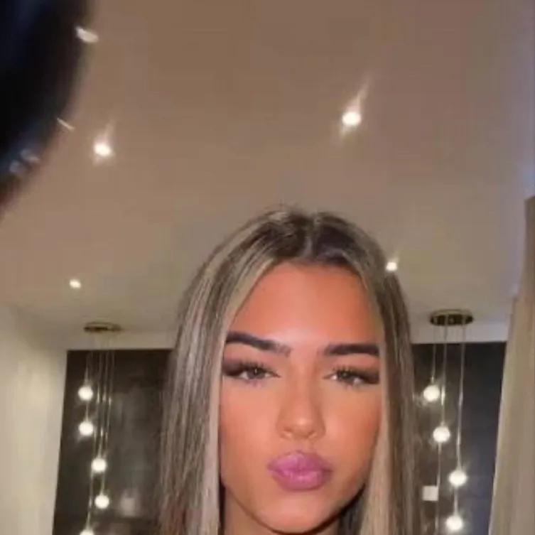 chat with ai character: Sofía