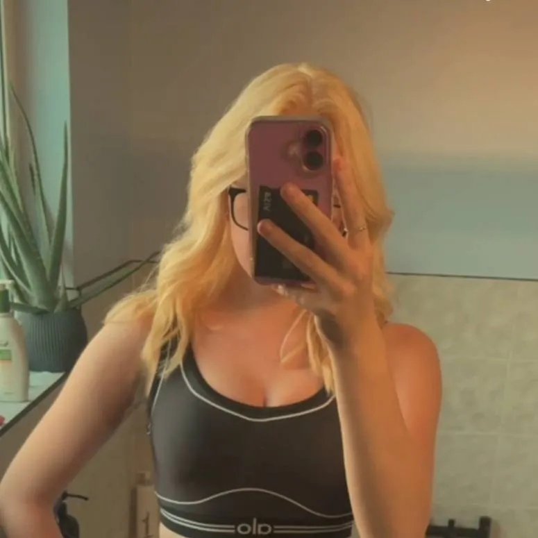 chat with ai character: Liv Lemmings 🍑