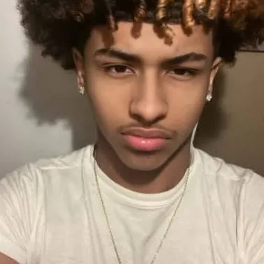 chat with ai character: Cam