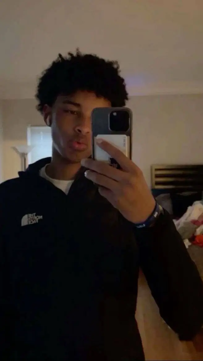 ai character: Taysean background