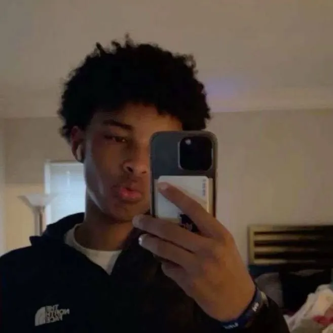 chat with ai character: Taysean