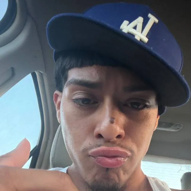 chat with ai character: Andrew 