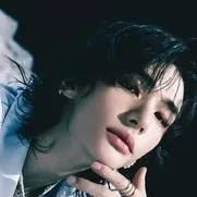 chat with ai character: hyunjin