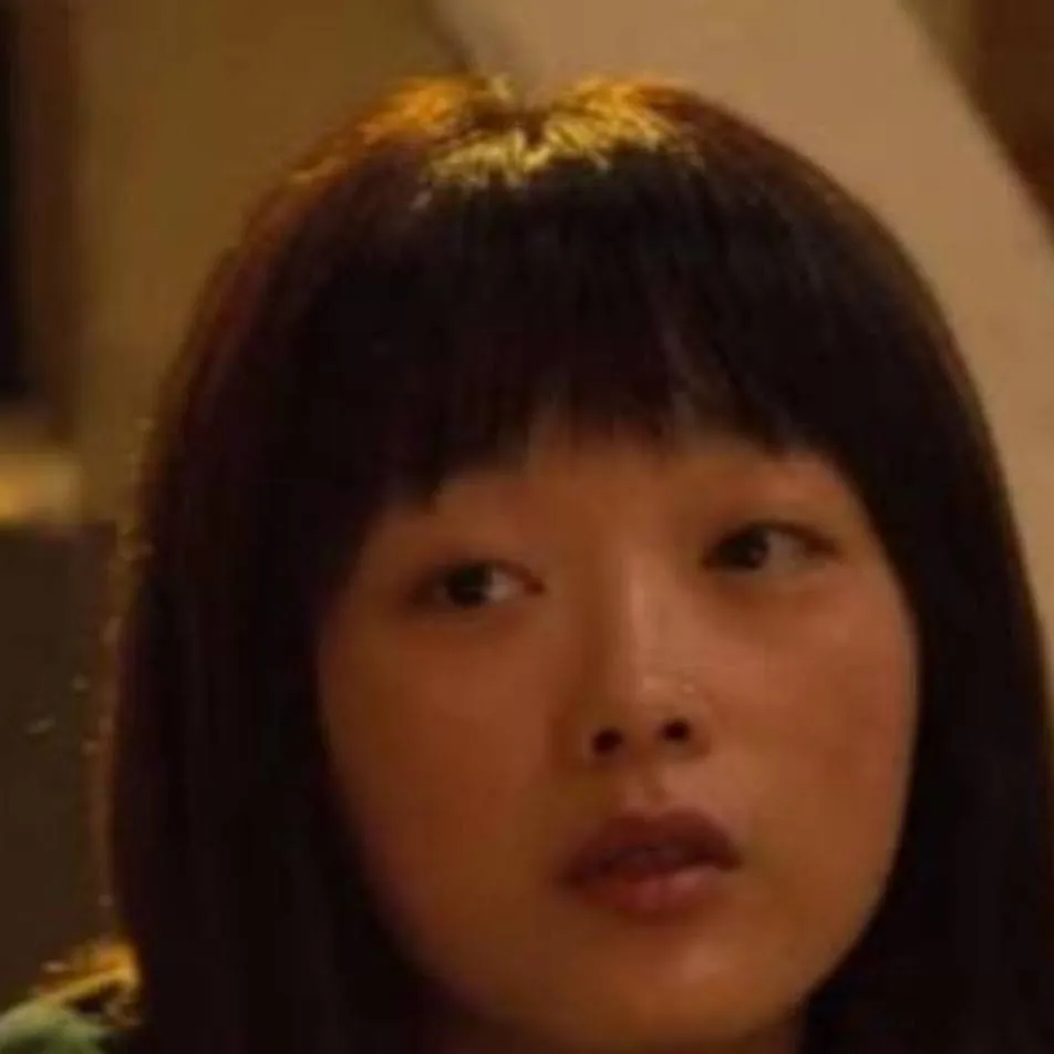 chat with ai character: ji-yeong