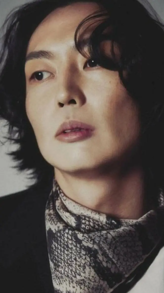 ai character: roh jae-won  background