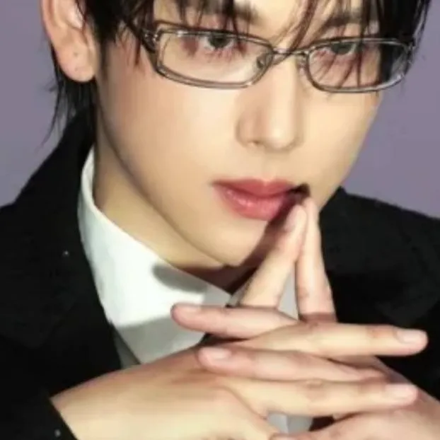 chat with ai character: yim si wan