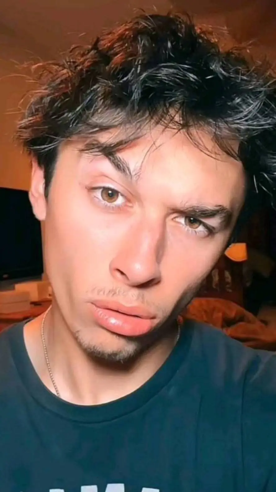 ai character: aouad pick me background