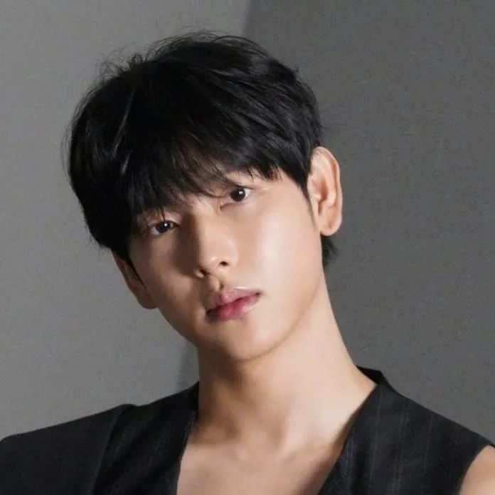 chat with ai character: yim si wan