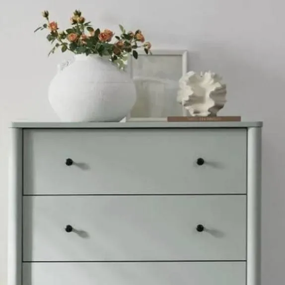 chat with ai character: h