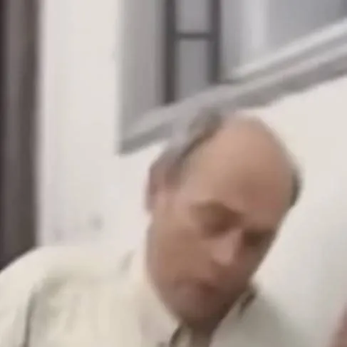 chat with ai character: h