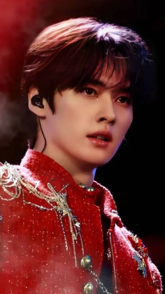 ai character: 𝐿𝑒𝑒 𝑀𝑖𝑛𝒉𝑜 ❦ background