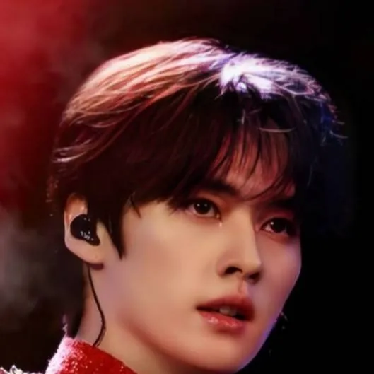chat with ai character: 𝐿𝑒𝑒 𝑀𝑖𝑛𝒉𝑜 ❦