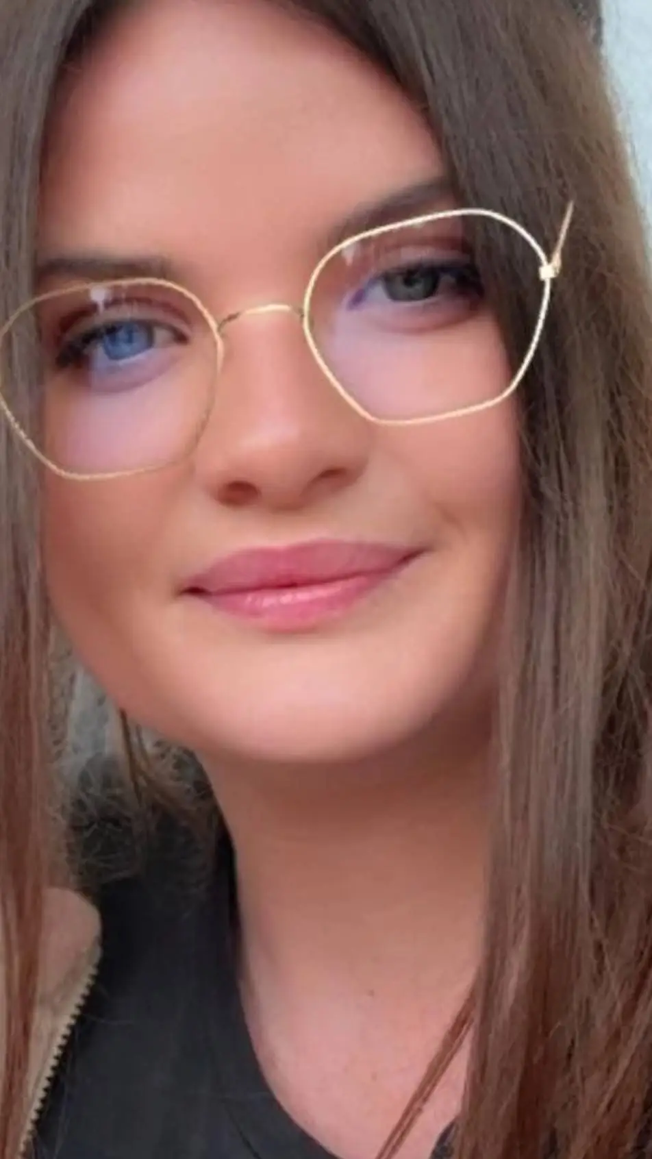 ai character: Sophia Corston background