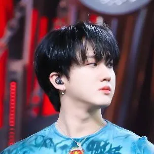 chat with ai character: Changbin🐷🐰