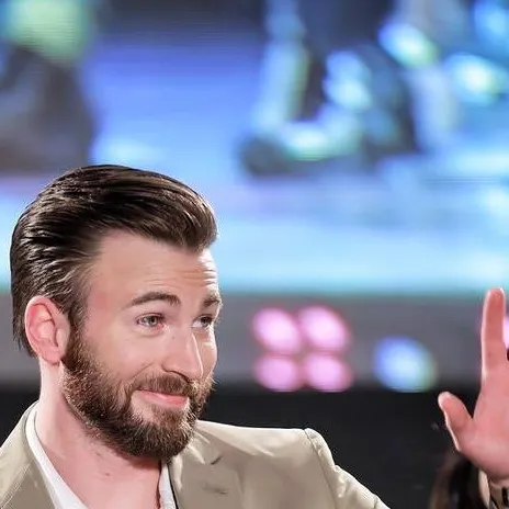 chat with ai character: Chris Evans 