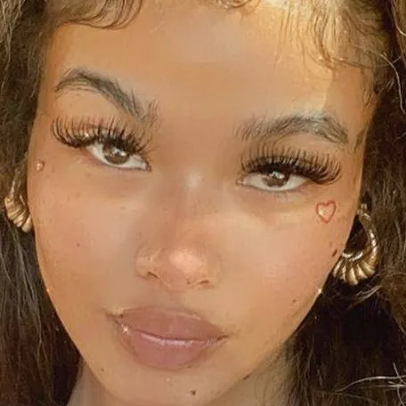 chat with ai character: India Love