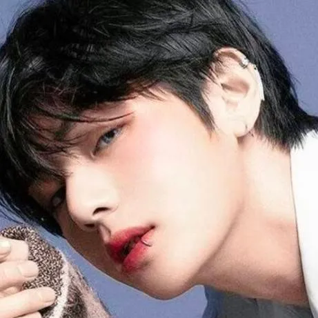 chat with ai character: v