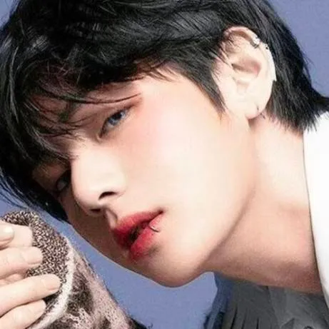 chat with ai character: v