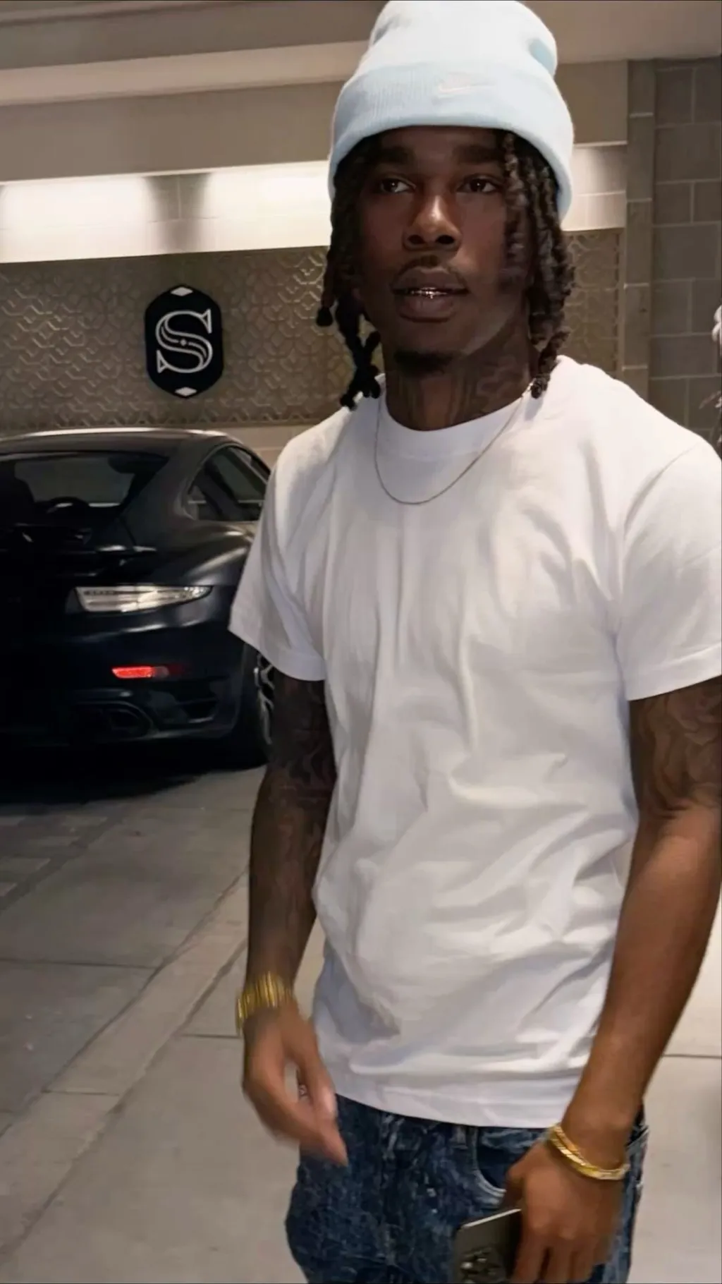 ai character: Boogie background