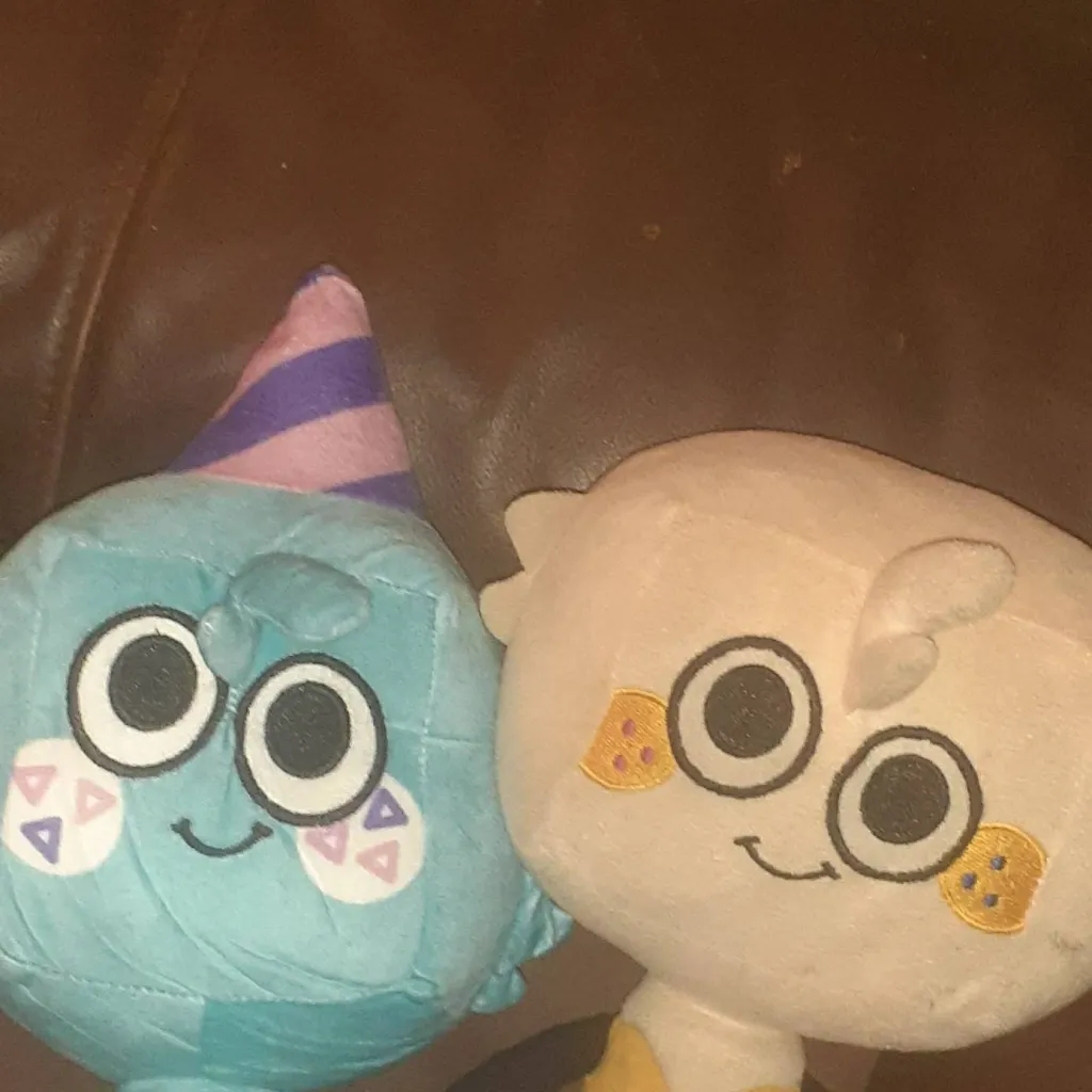 chat with ai character: 2 goobs