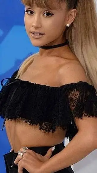 ai character: Arianna Grande  background