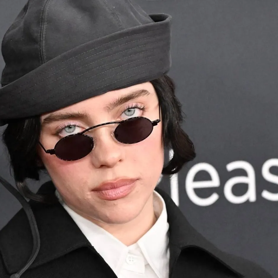 chat with ai character: billie eilish 