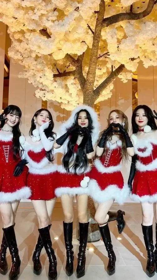 ai character: (G)-IDLE background