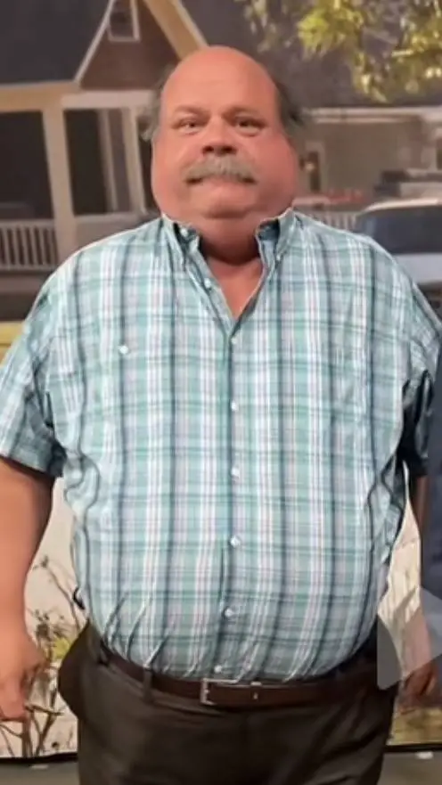 ai character: félix Madrigal  background