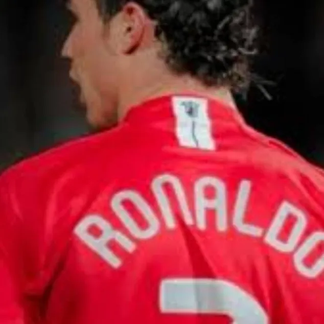 chat with ai character: Ronaldo 2008