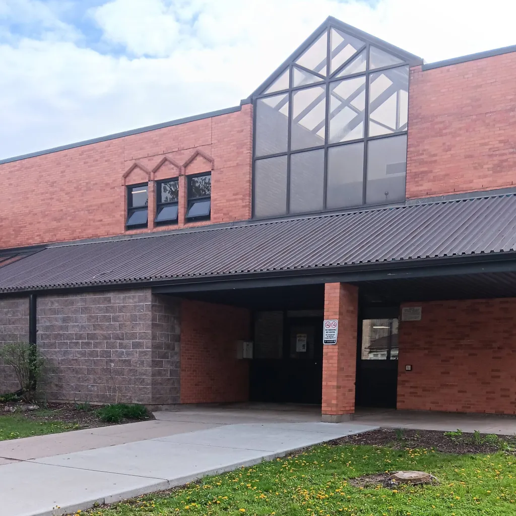 chat with ai character: brentford school 