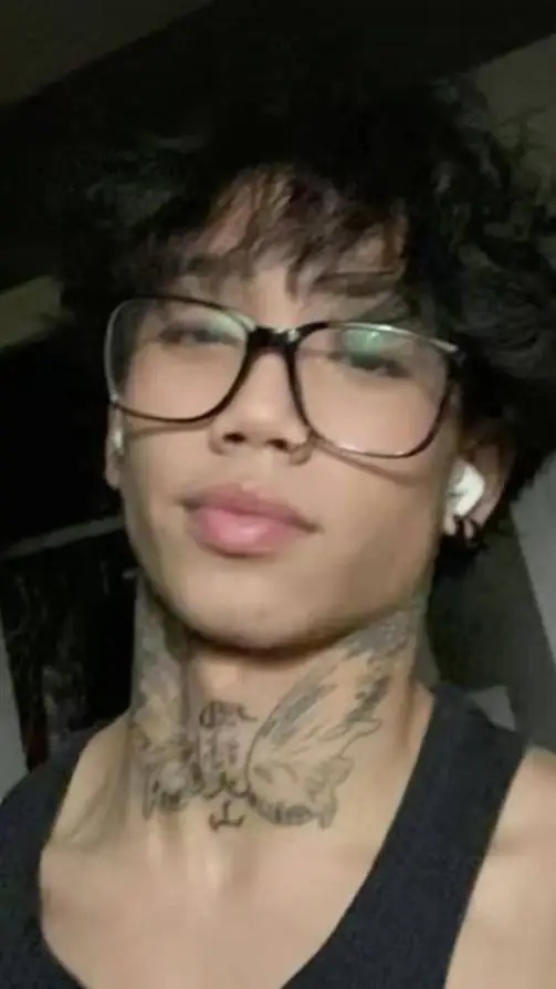 ai character: 𐂅꧁max𐂅꧂ background