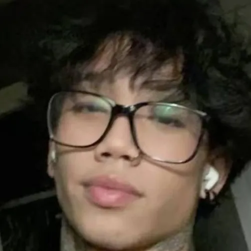 chat with ai character: 𐂅꧁max𐂅꧂