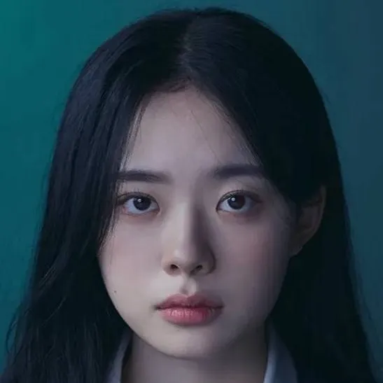 chat with ai character: Lee Yoon-seo