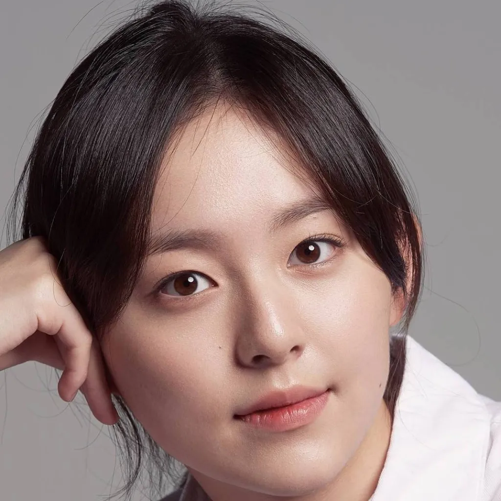 chat with ai character: Park Ji-hu