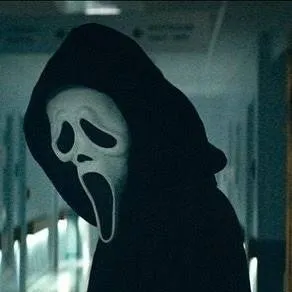 chat with ai character: Ghostface