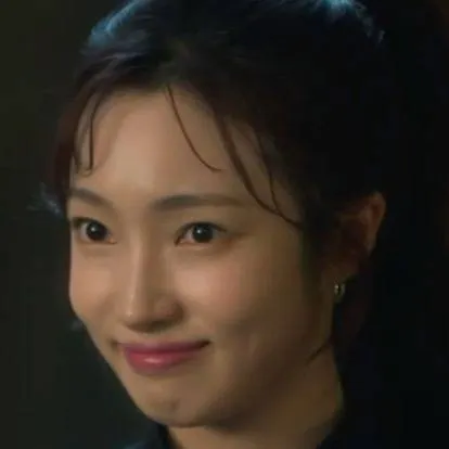 chat with ai character: Yoon He-ra