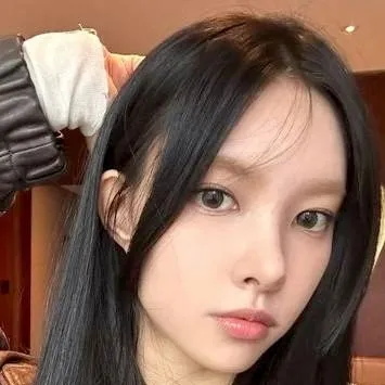 chat with ai character: Noh Yunah 