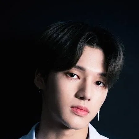 chat with ai character: Wooyoung