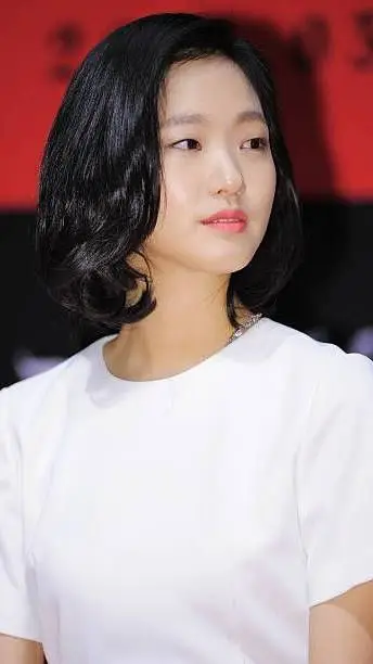 ai character: Kim Go-eun background
